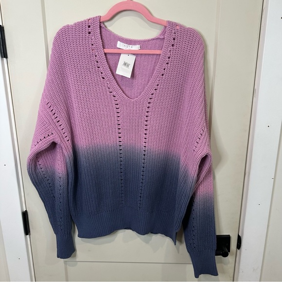 Astr Sweaters - Astr Ombre Sweater V-Neck Long Sleeve Medium